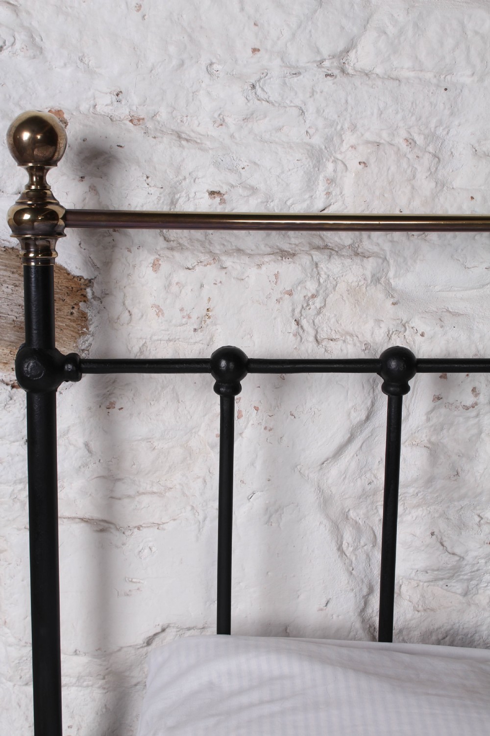 Classic black and brass Victorian no end kingsize bed View III