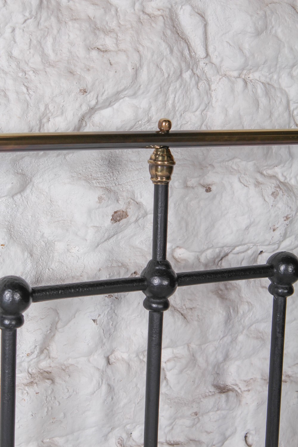 Classic black and brass Victorian no end kingsize bed View VI