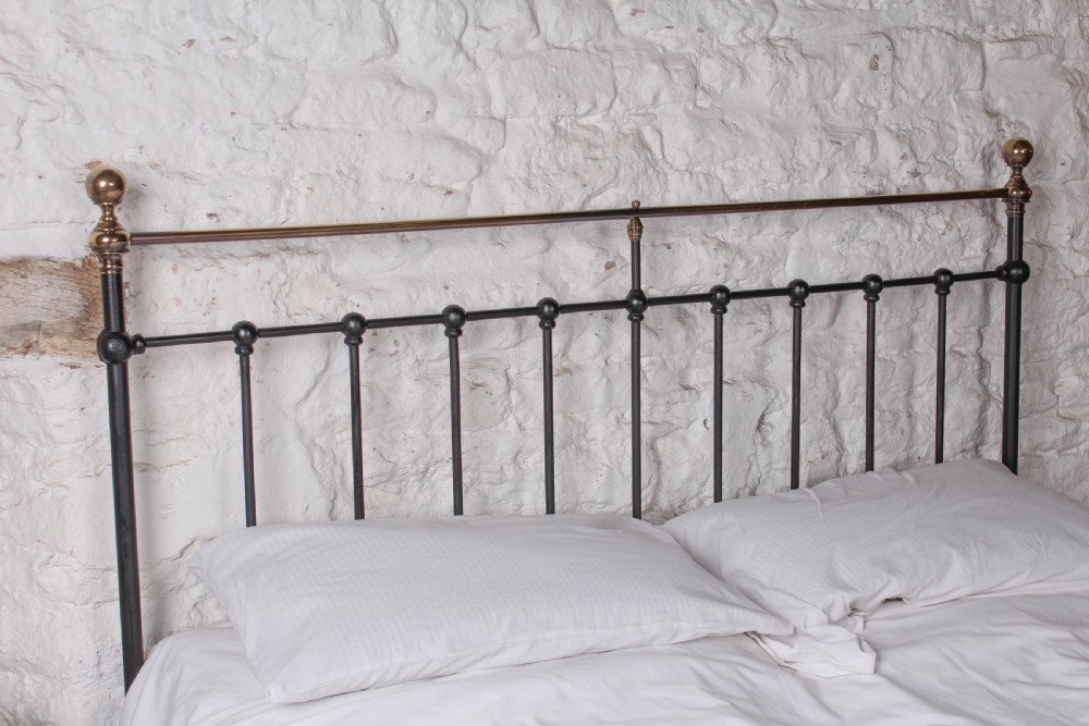 Classic black and brass Victorian no end kingsize bed View VII