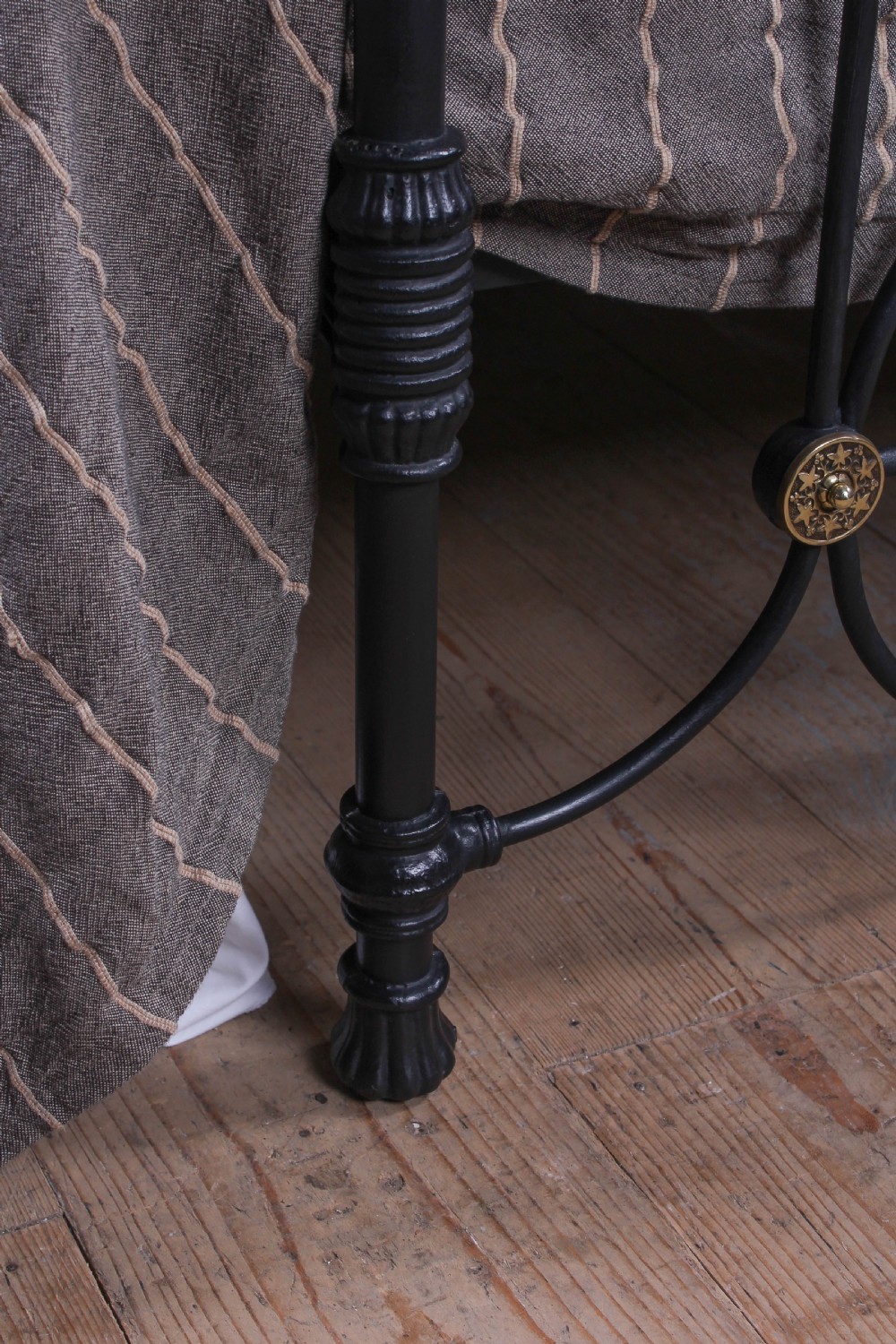 Fabulous Victorian brass and iron double bed View VII