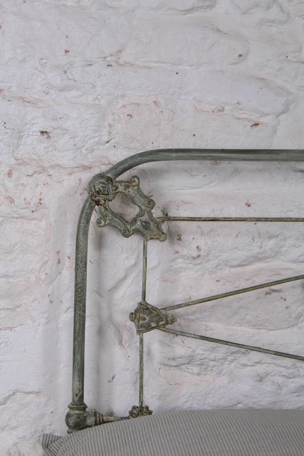 Lovely Victorian all iron NO end king size bed  View IV