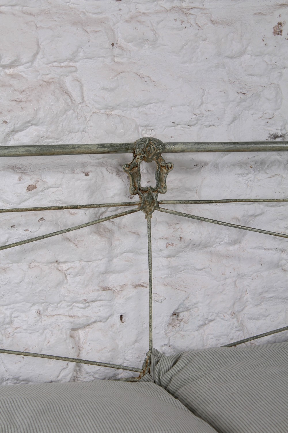 Lovely Victorian all iron NO end king size bed  View V