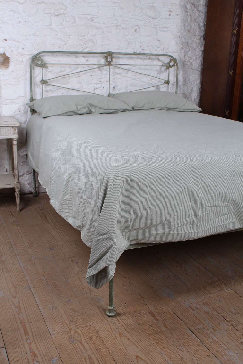 Lovely Victorian all iron NO end king size bed  View VI