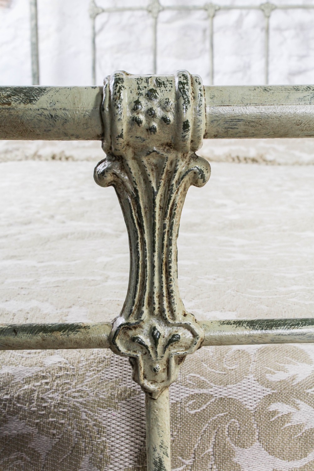 Lovely Victorian all iron NO end king size bed  View XIV