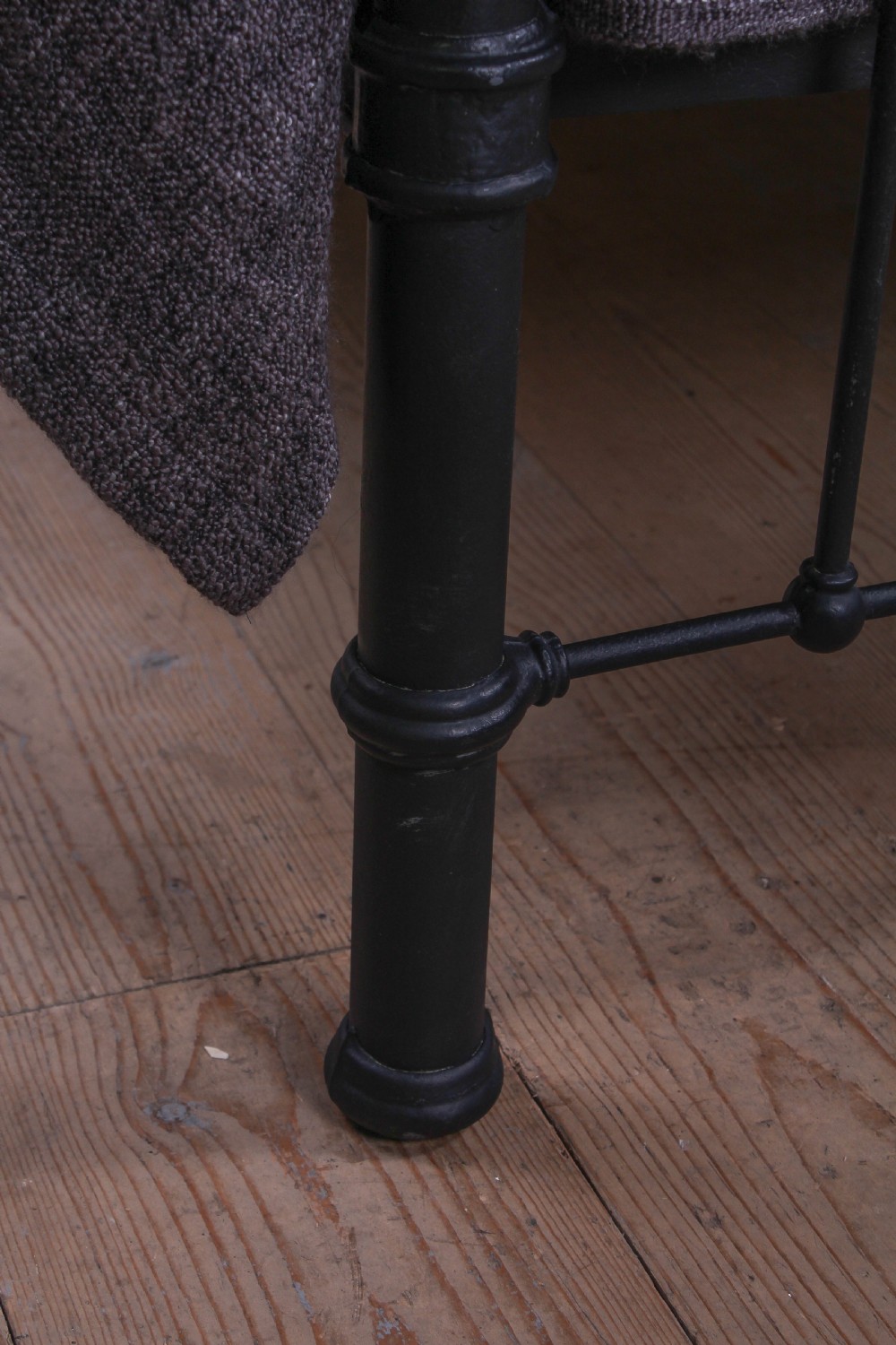 Sturdy classic Edwardian brass and black king size bed View VIII
