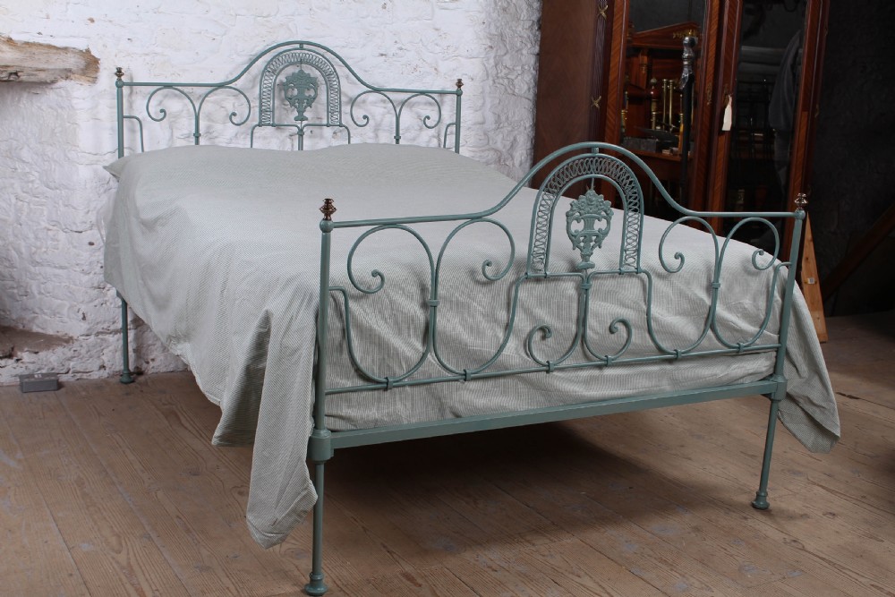 Very pretty forged iron Portuguese king size bed