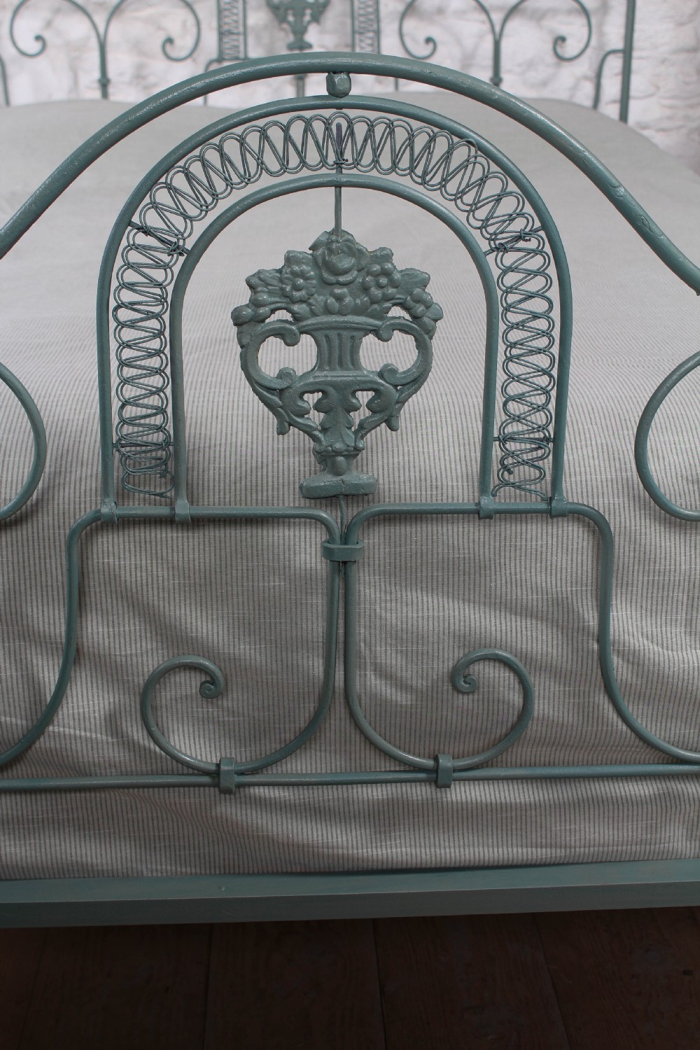 Very pretty forged iron Portuguese king size bed View VI