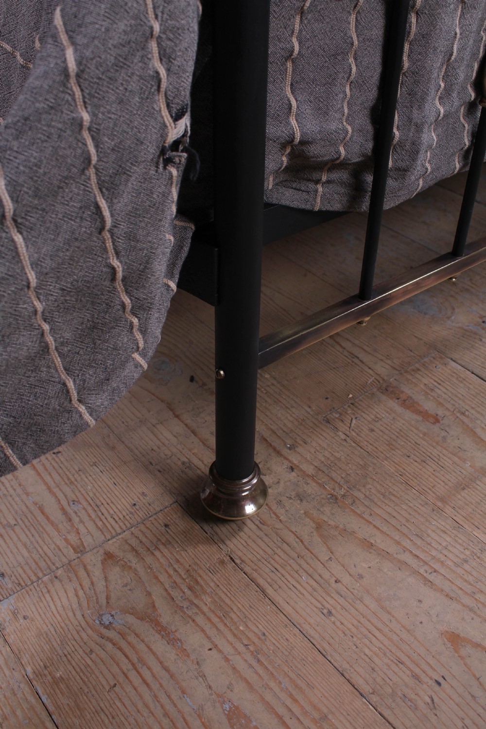 Super elegant and individual Edwardianking size brass and iron bed  View VI