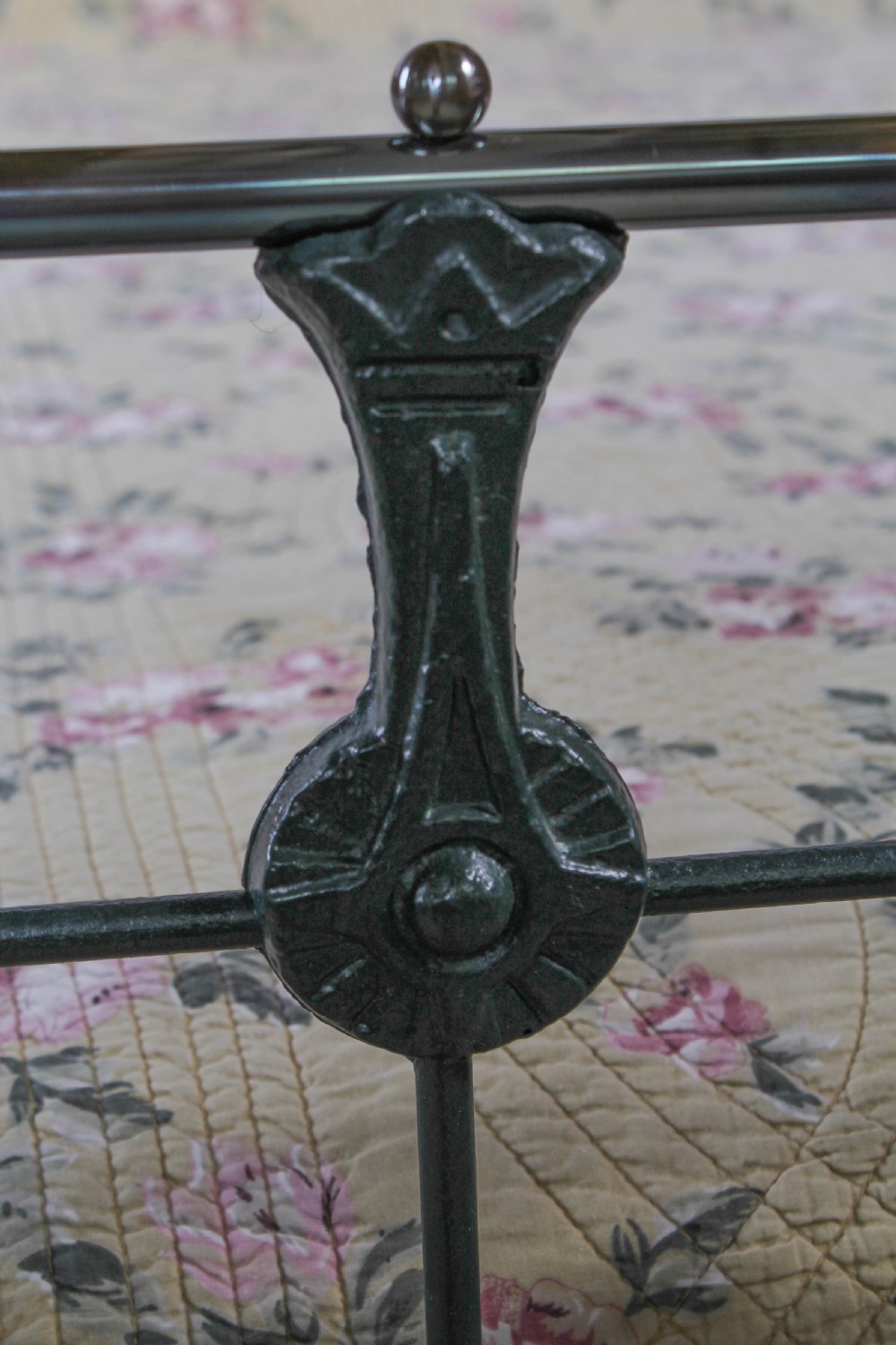Classic Victorian 5ft brass and iron bed in dark green View V