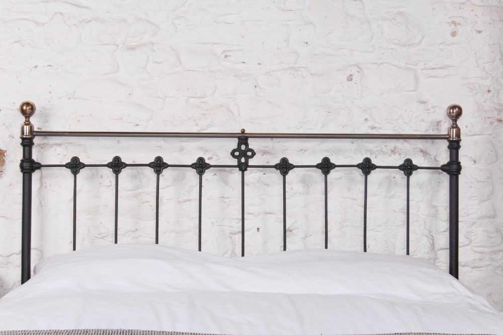 Individual classic Victorian brass and iron no end king size bed View II