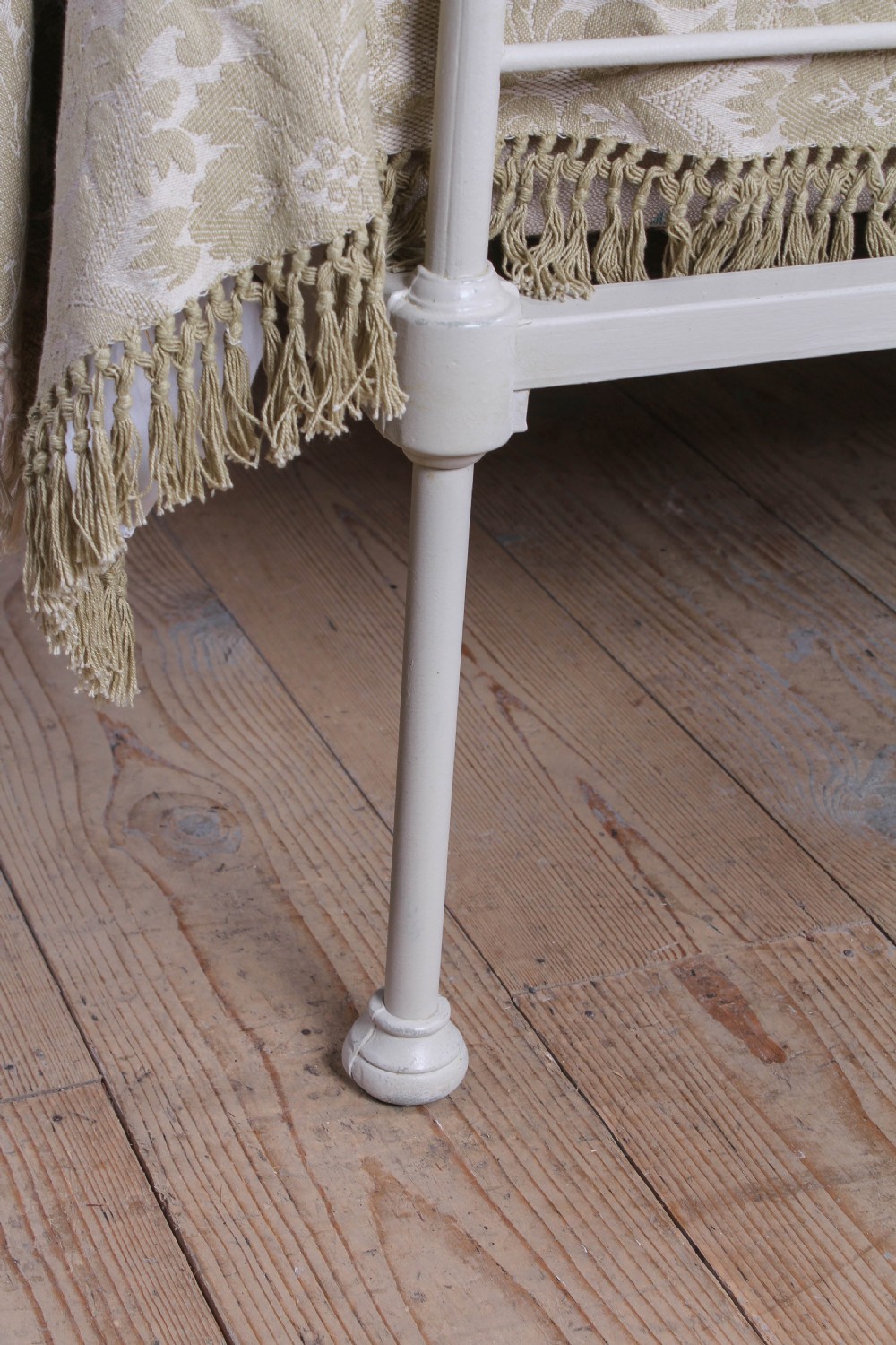 Pretty king size forged iron bed View VI