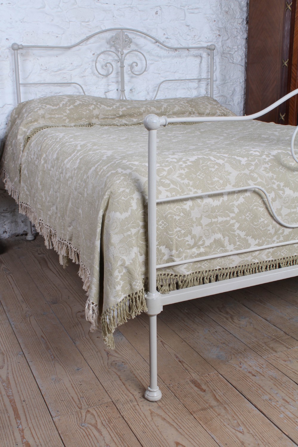 Pretty king size forged iron bed View VIII