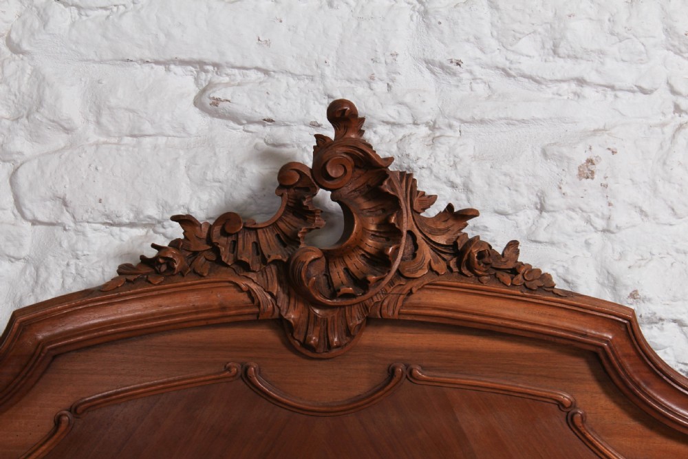 Lovely  quarter veneer Louis XV Style double bed View VII