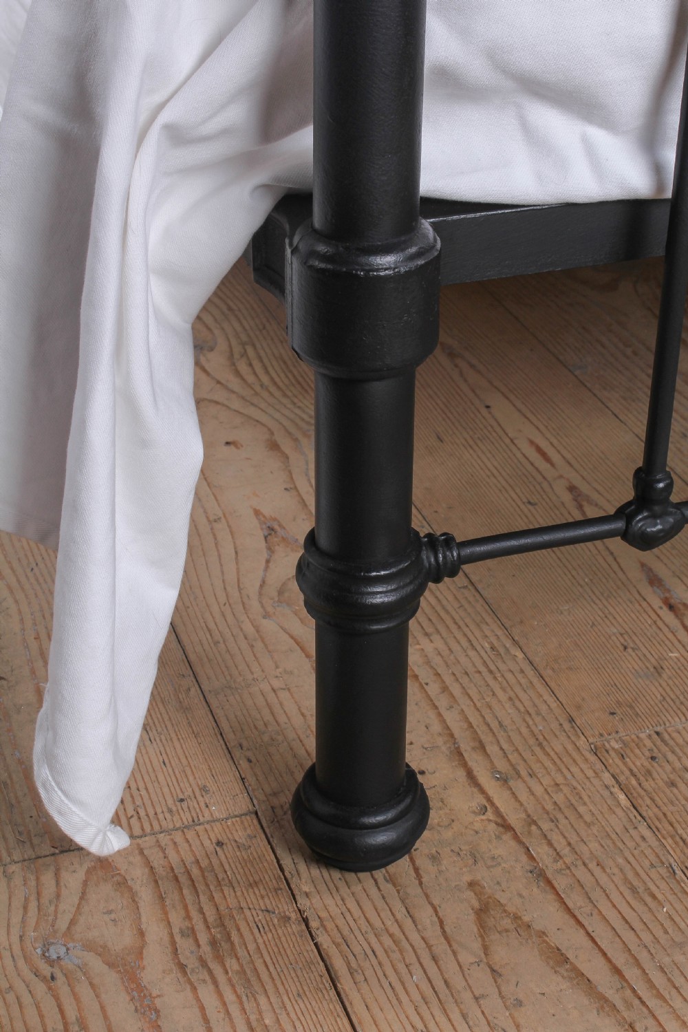Handsome 6Ft super king size Edwardian black and brass bed View IX