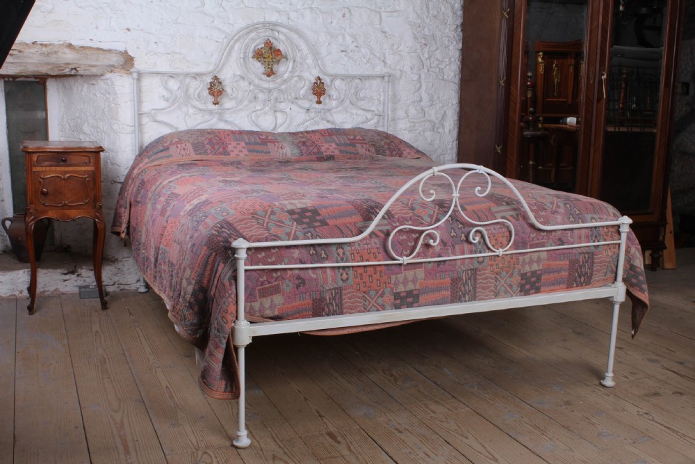 Very pretty forged iron Portuguese king size bed