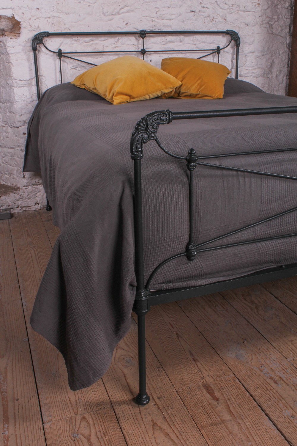 Pleasingly simple 5Ft  Spanish iron king size bed View VII
