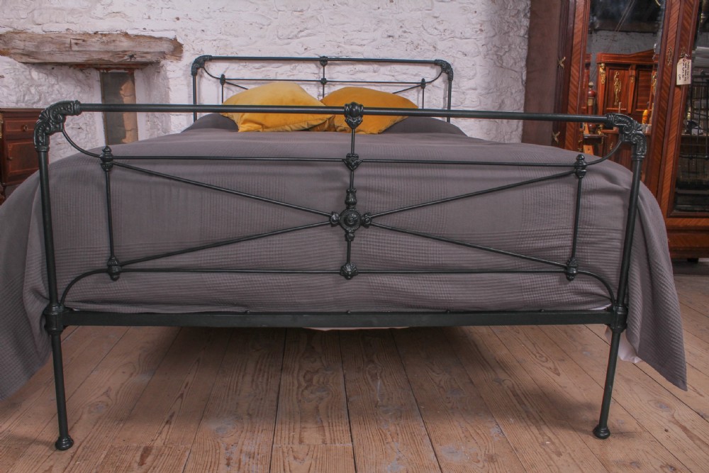 Pleasingly simple 5Ft  Spanish iron king size bed View IX