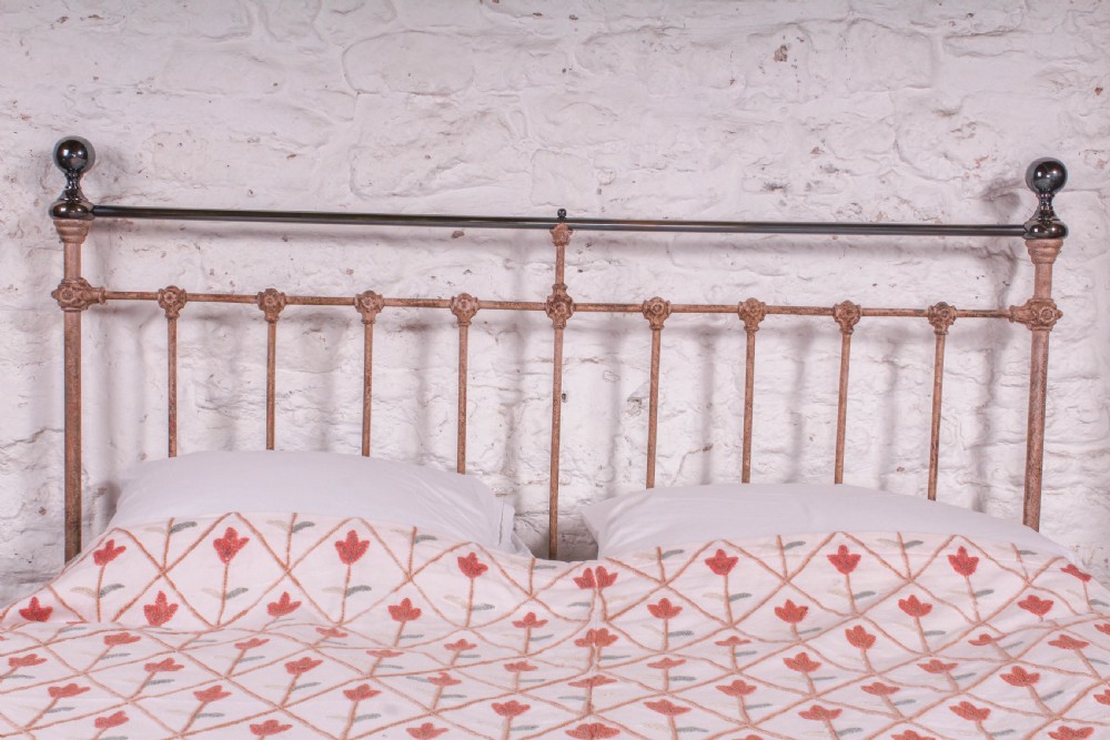 Classic English Straight Rail 5Ft bed with Intriguing Rust effect Paint Finish. View VI