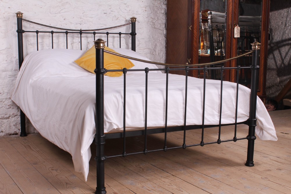 Classic Edwardian dip rail brass and black double bed View III