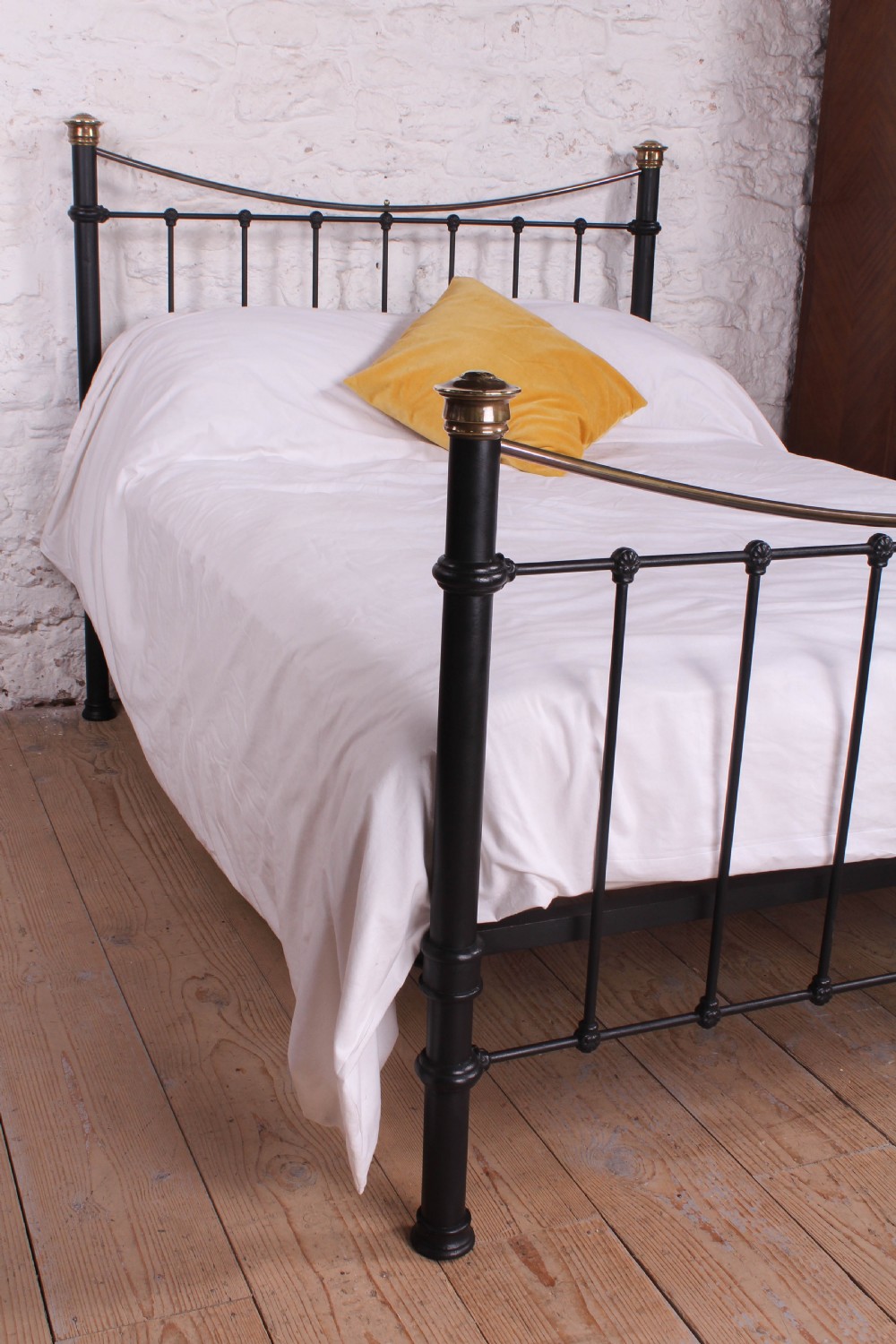 Classic Edwardian dip rail brass and black double bed View V