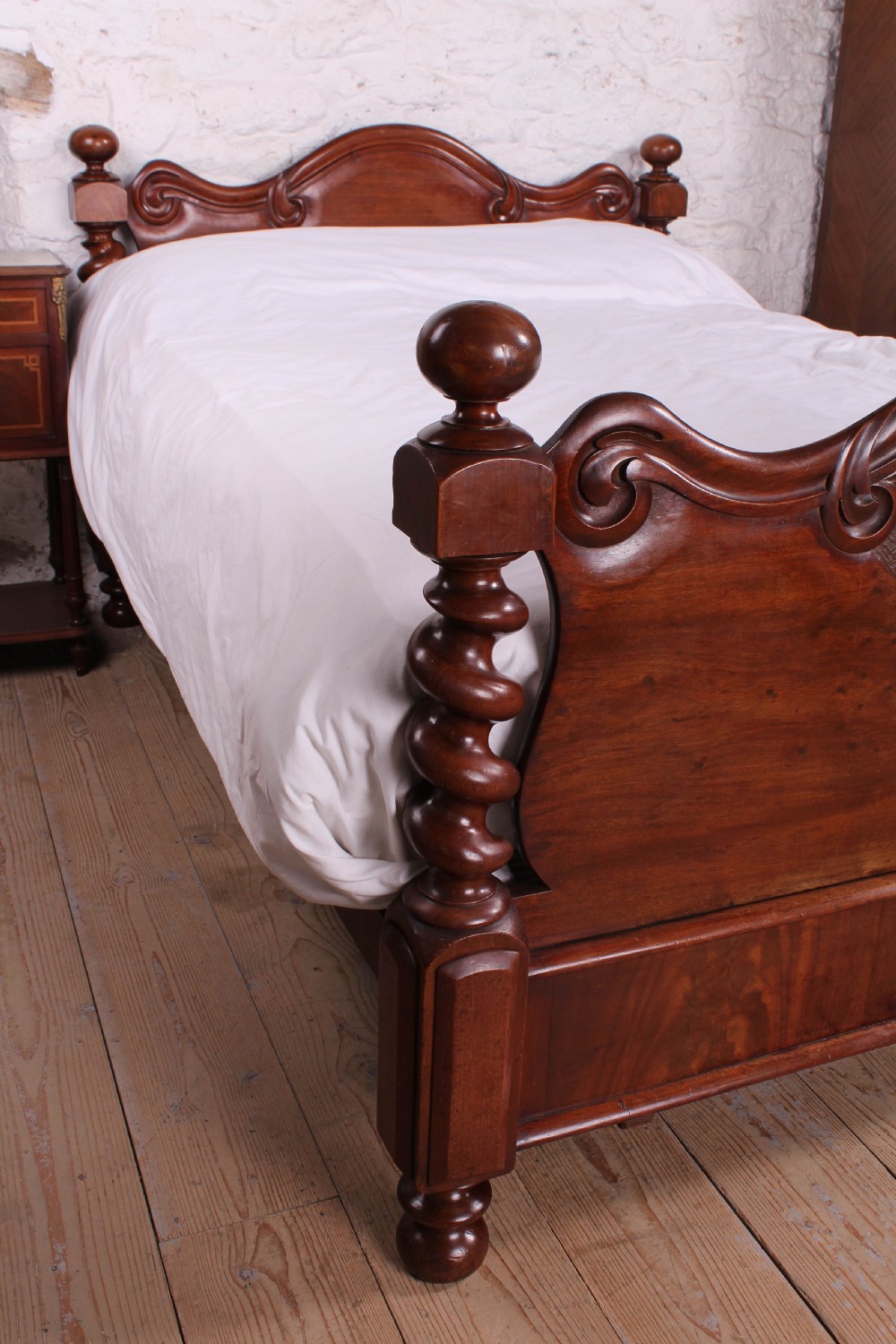 Fabulous quality solid mahogany king size bed View II