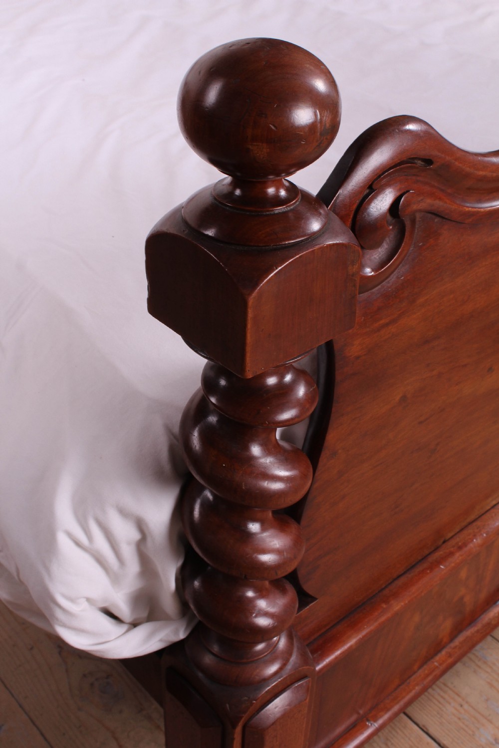 Fabulous quality solid mahogany king size bed View VI