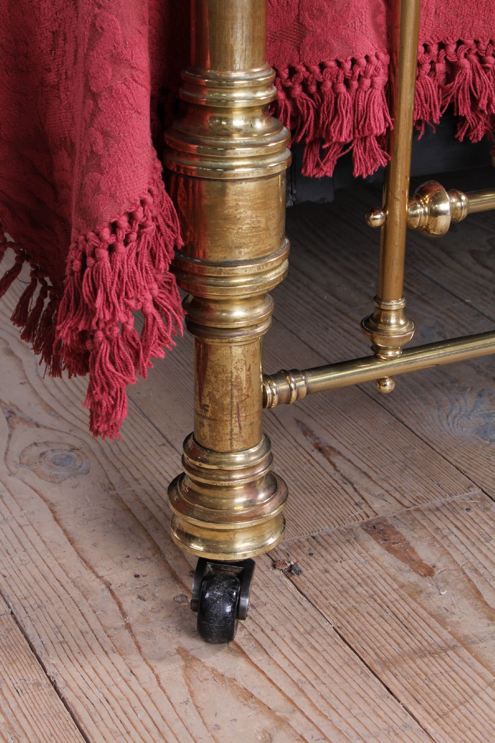 Very handsome good quality Victorian 5' king size brass bed View VI