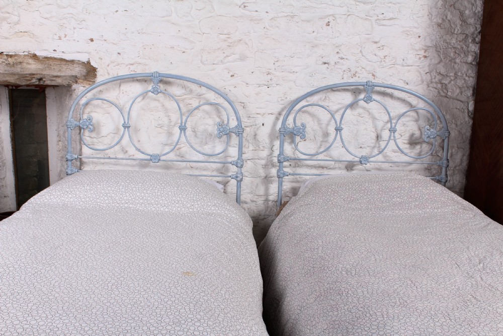Very pretty pair of no end single iron beds (ca be joined) View III