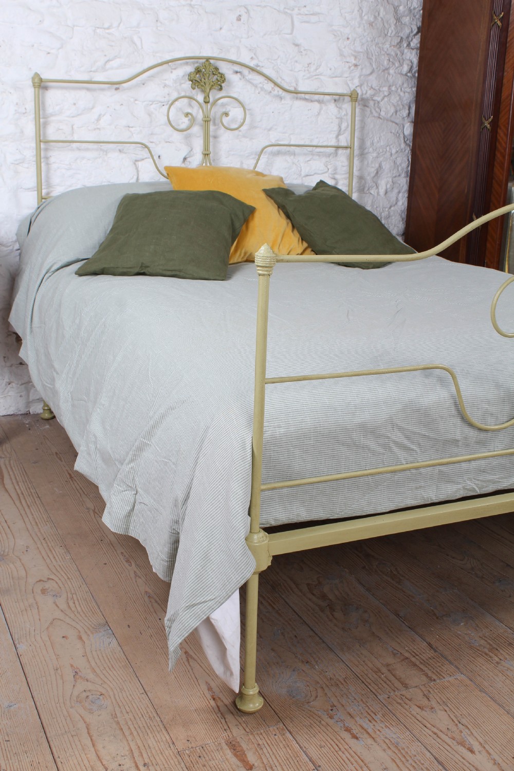 Lovely Portuguese forged iron double bed in fashionable green View IV