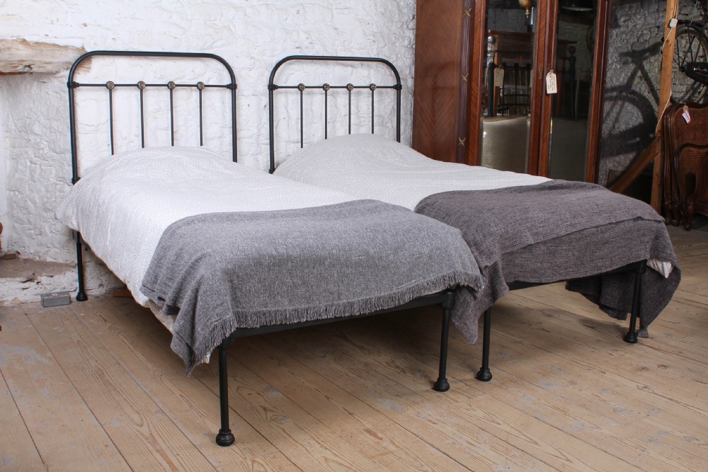 Lovely hand finished pair of iron and brass single beds View II