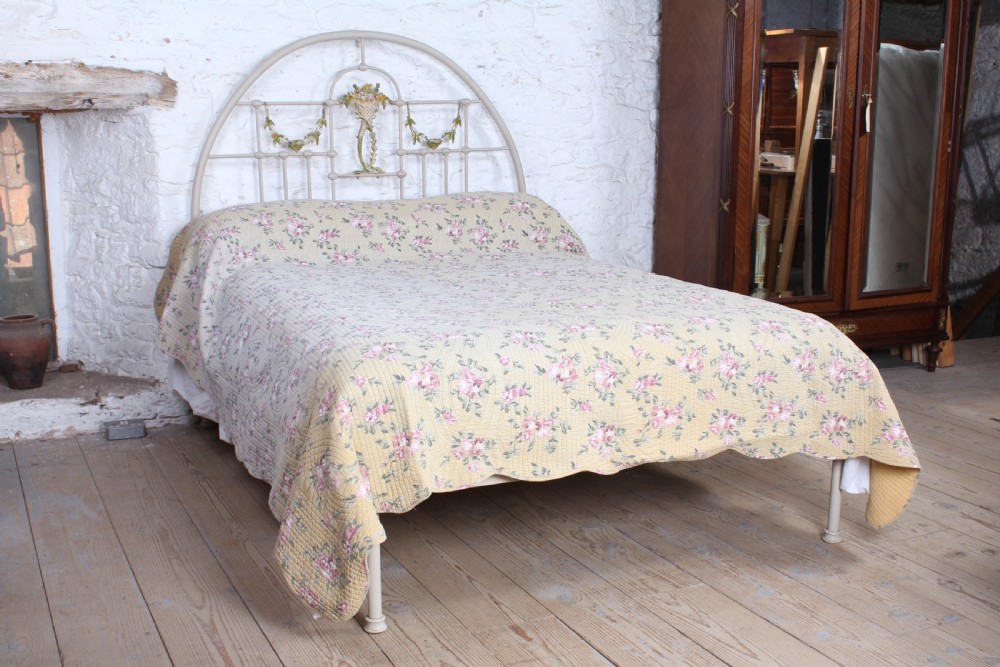 Lovely very pretty all iron double no end double bed
