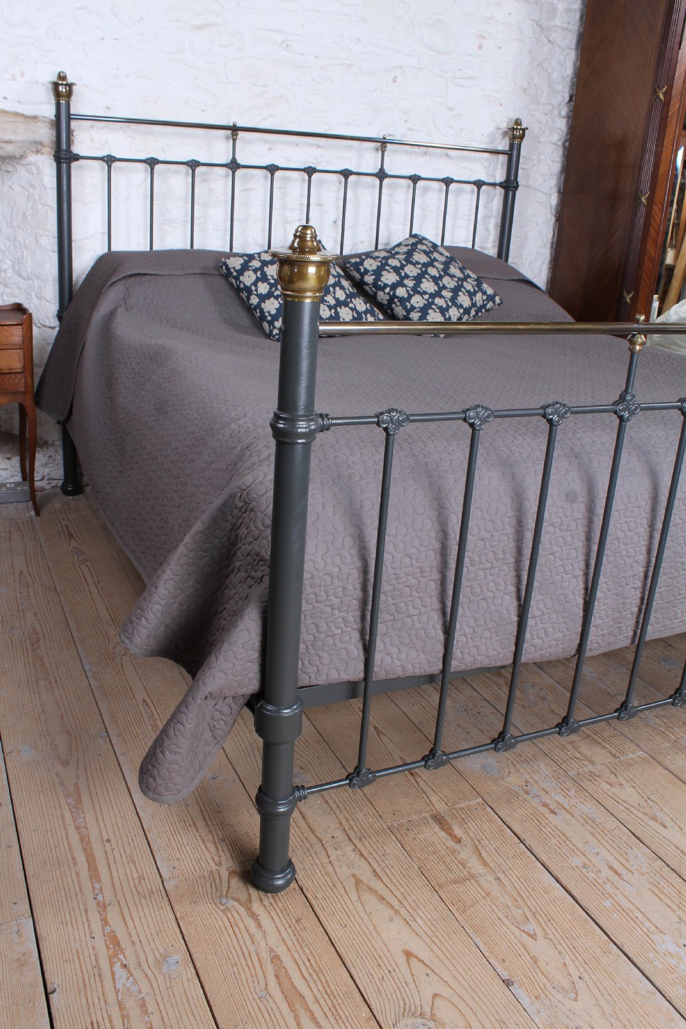 Handsome 6FT Edwardian brass and iron super king size bed View VII
