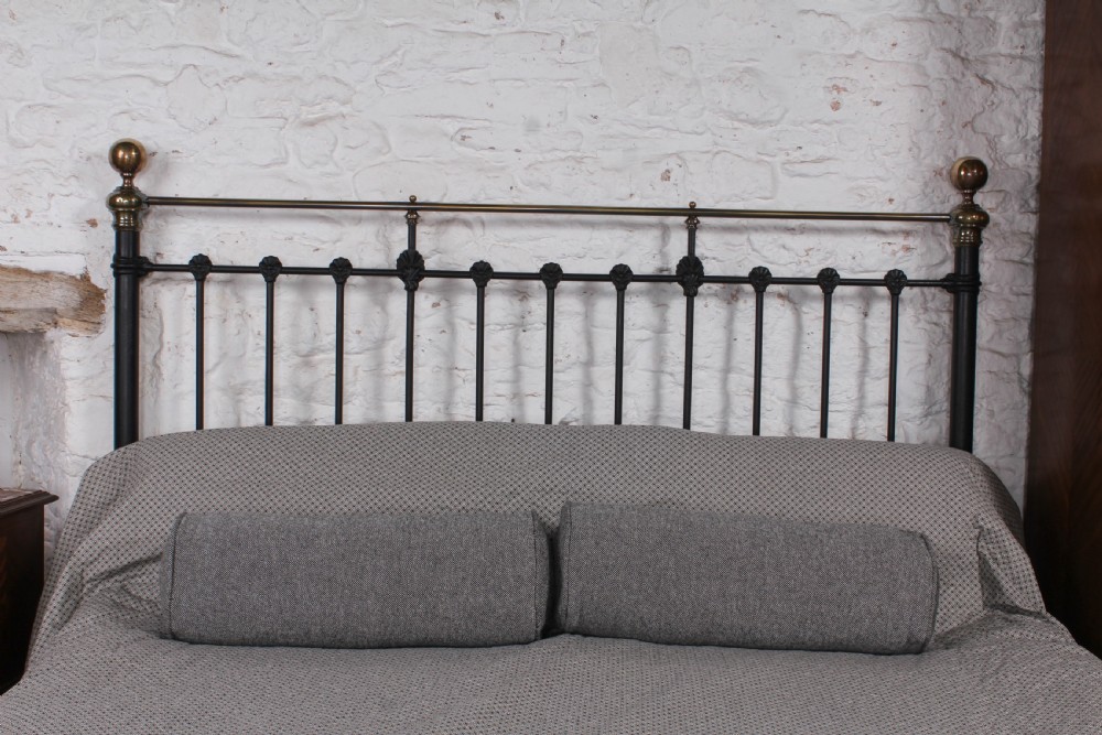 Super king size Victorian no end brass and iron bed View III
