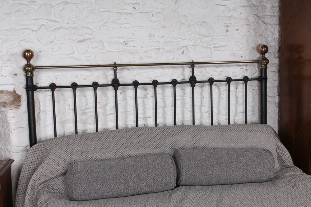 Super king size Victorian no end brass and iron bed View VIII