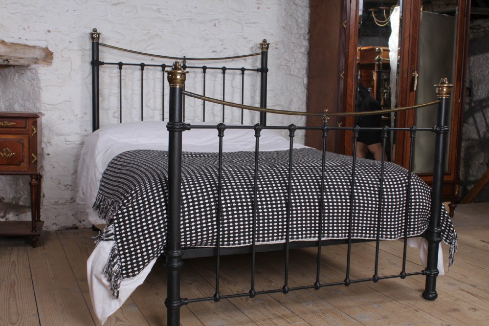Classic Edwardian dip rail black and brass bed