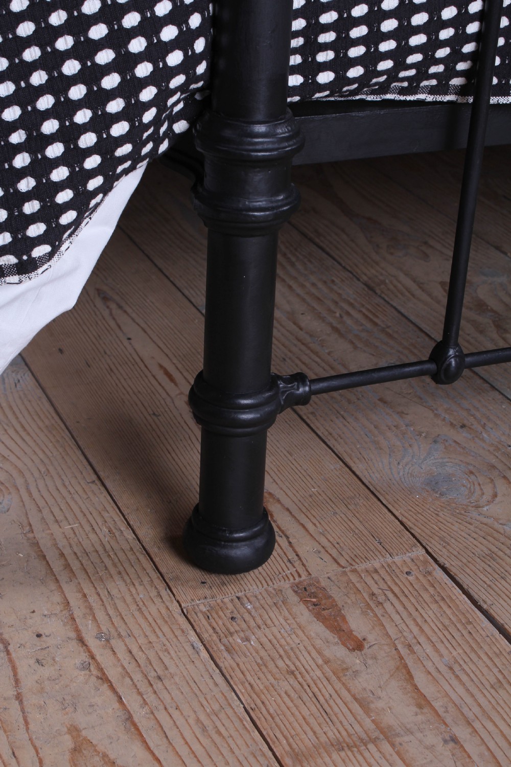 Classic Edwardian dip rail black and brass bed View III