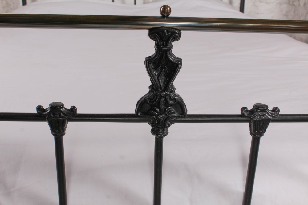 Traditional classic Victorian english 5ft king size brass and iron bed  View II