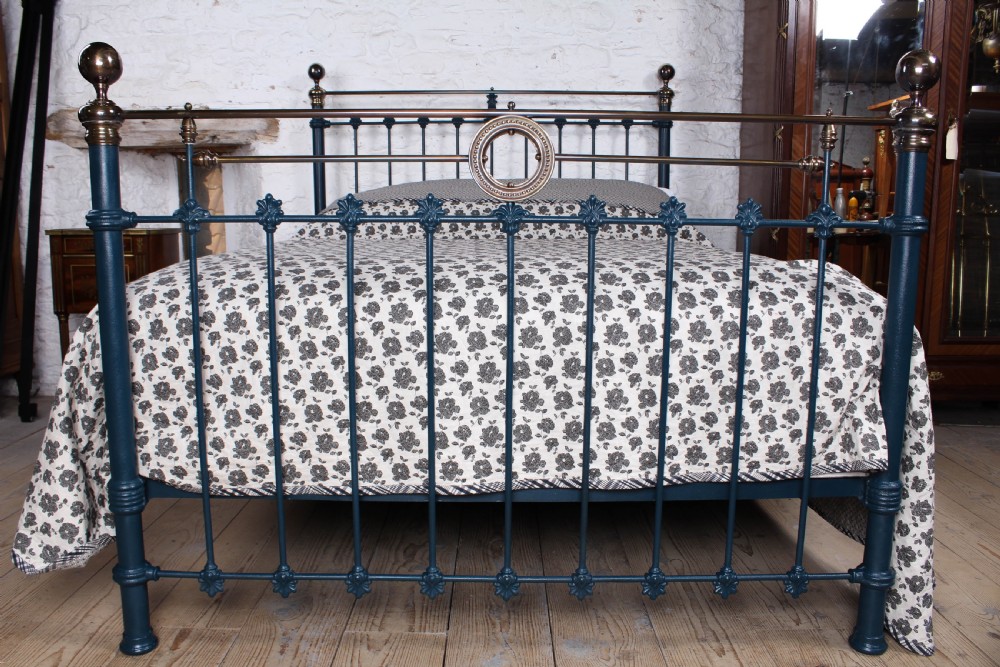 Unique classic Victorian 5'king size iron and brass bed View III