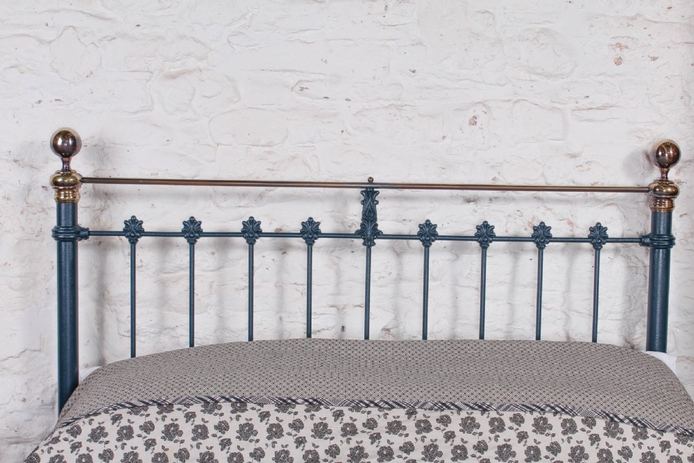 Unique classic Victorian 5'king size iron and brass bed View VI