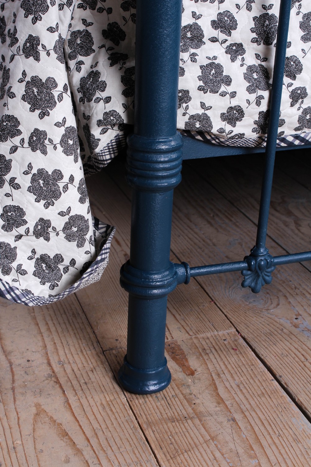 Unique classic Victorian 5'king size iron and brass bed View VIII