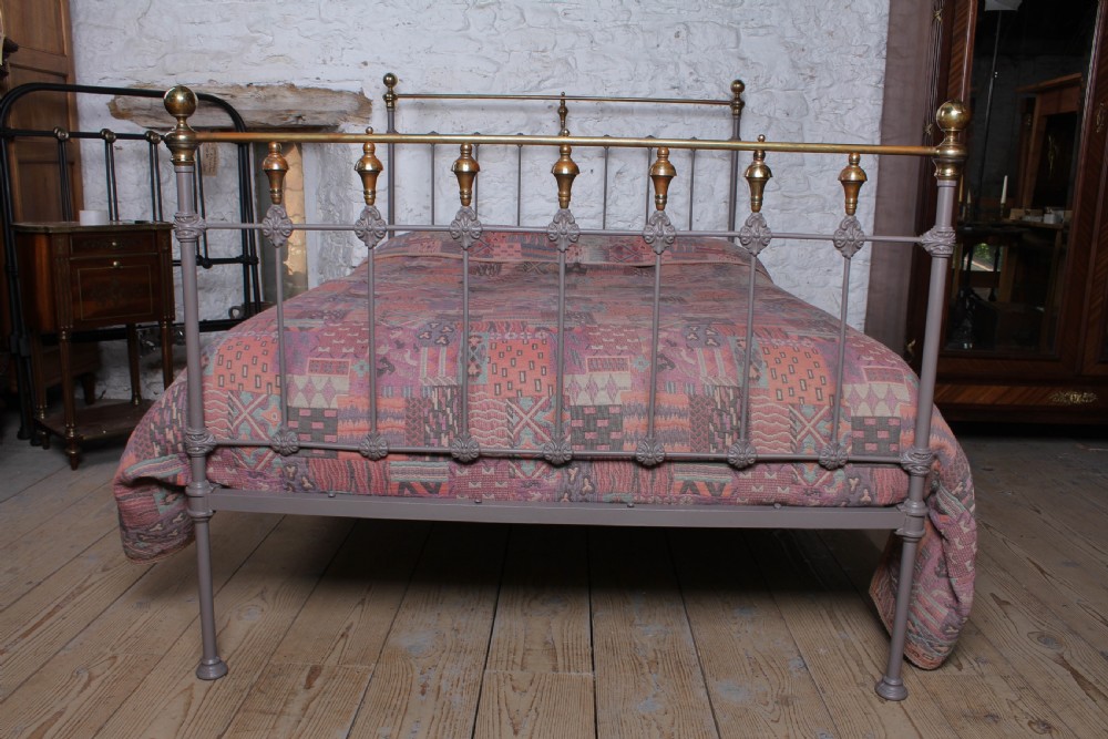 Delightful Classic Straight Rail with Unique Spindle Detail  View V
