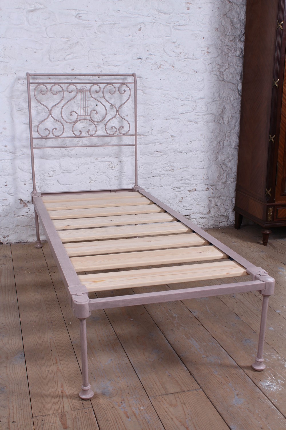 Very pretty forged iron small single bed