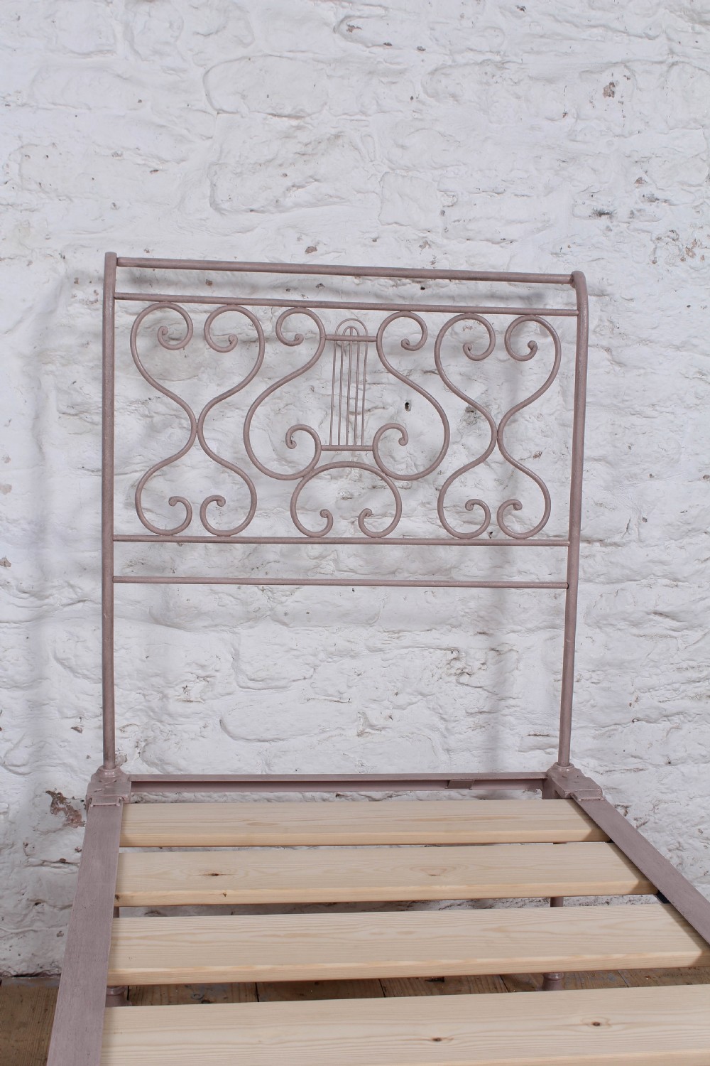 Very pretty forged iron small single bed View VII