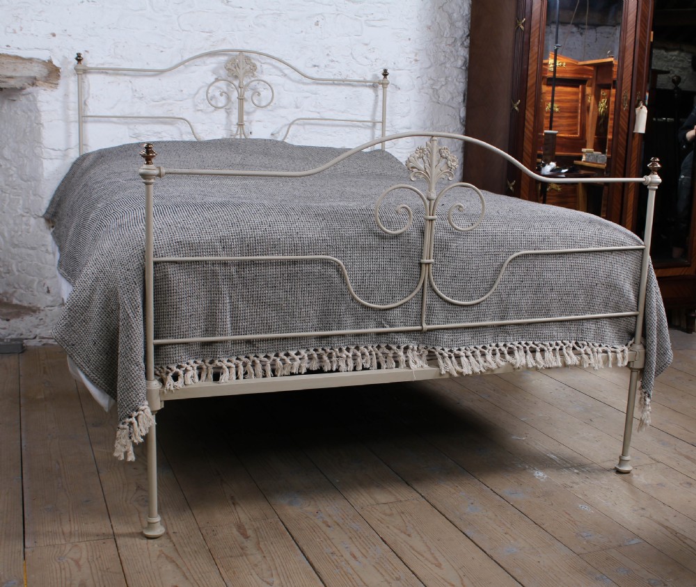 Lovely 5' king size forged iron bed