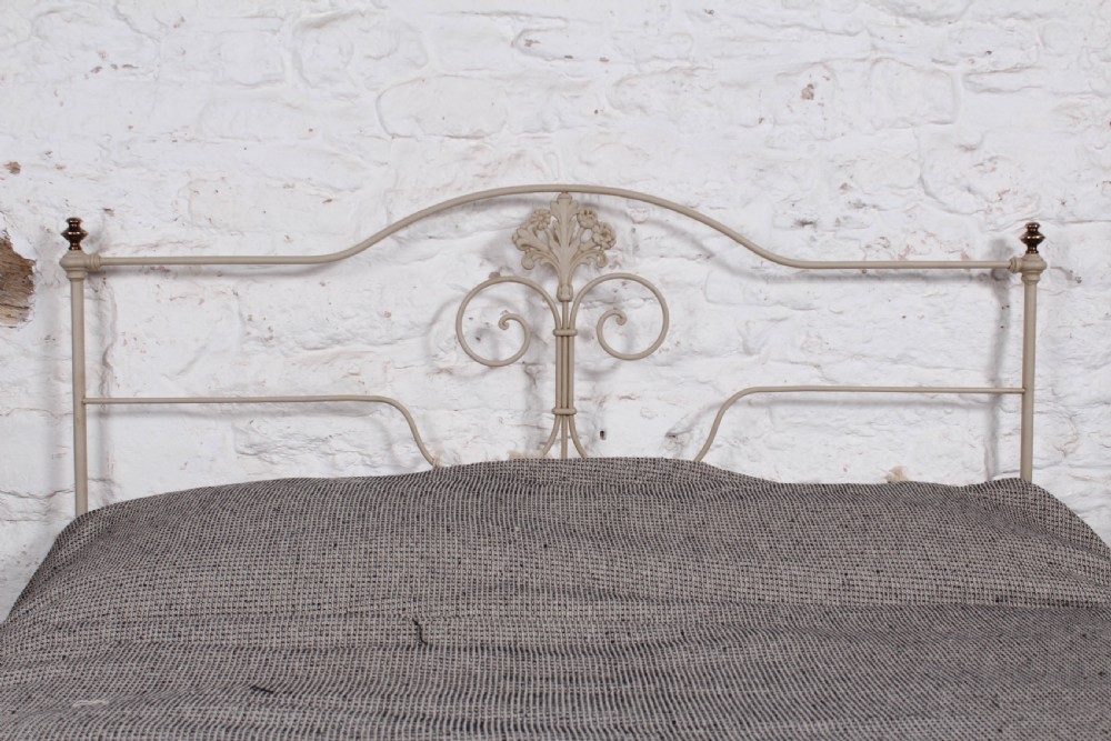 Lovely 5' king size forged iron bed View III