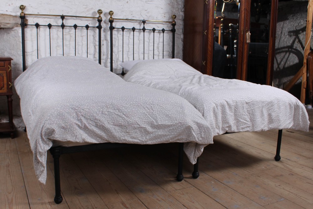 Handsome pair of classic Victorian single no end beds