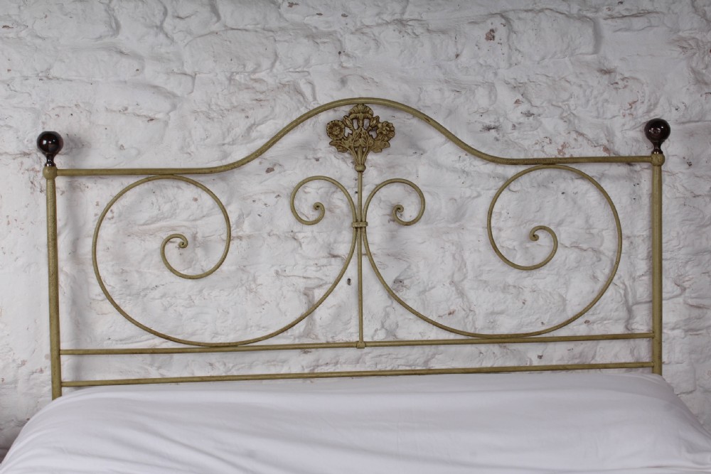 Forged iron double bed in fashionable aged green View II