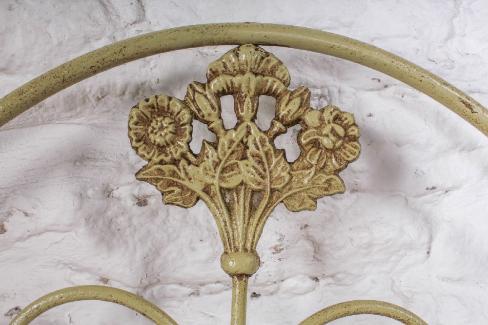 Forged iron double bed in fashionable aged green View III