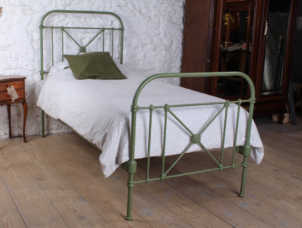 Pretty in green single iron bed