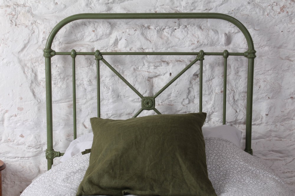 Pretty in green single iron bed View III